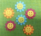 Декоративний виріб з фетру Квітка з посмішкою, 4.5 см, мікс кольорів, 30 шт в пак / У